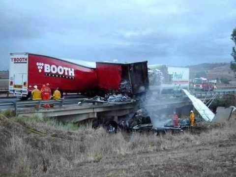 Truck Accident Pictures. Truck Crash, Wreck Photos