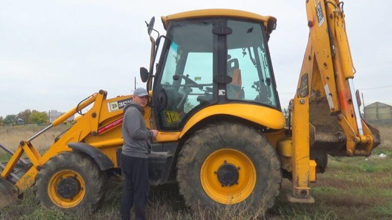 The Tractor broken down – Dima ride on power wheel plane to help man