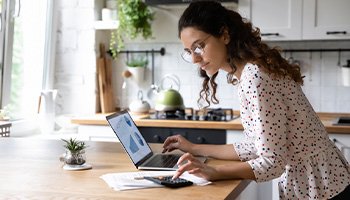 a person utilizing budgeting apps to create a finance plan