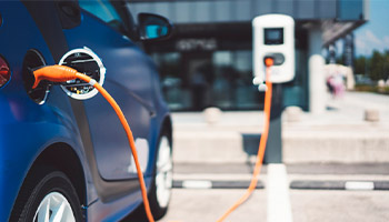 Hybrids vs. Electric Vehicles: Which is Right for Me?